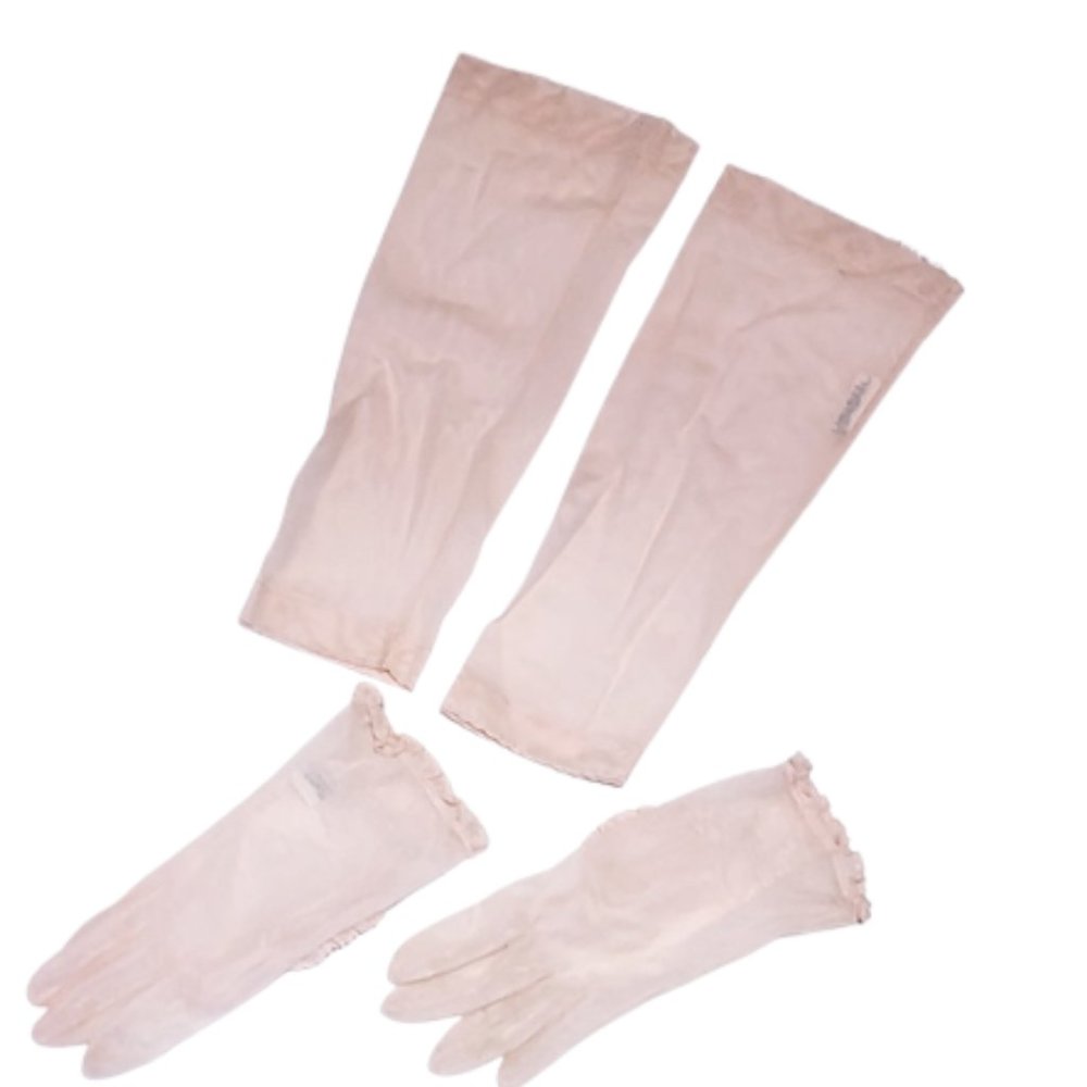 1950s Vintage 2 Piece Peachy Pink Net Gloves With Ruffles Long and Short Style. - Picture 2 of 8